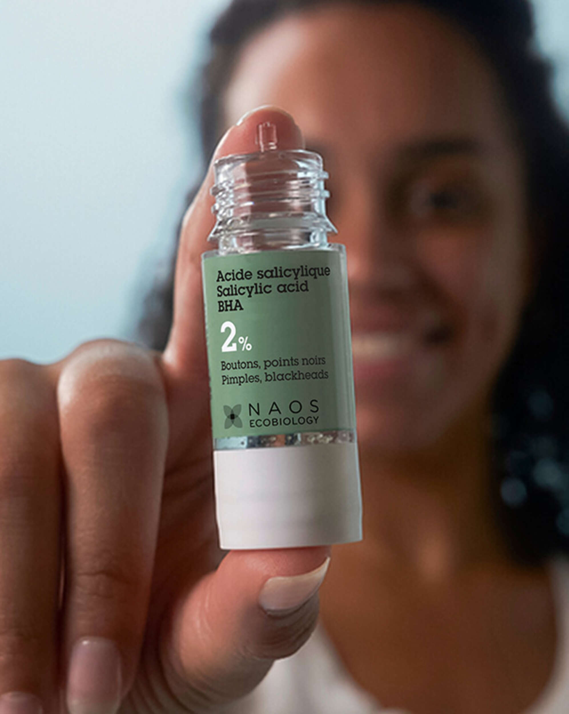 ¿Por qué salen las espinillas y puntos negros?